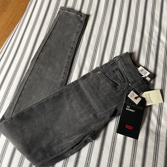 NWT LEVI’S PREMIUM 711 Skinny Women’s Jeans 24x30 - Picture 6 of 8